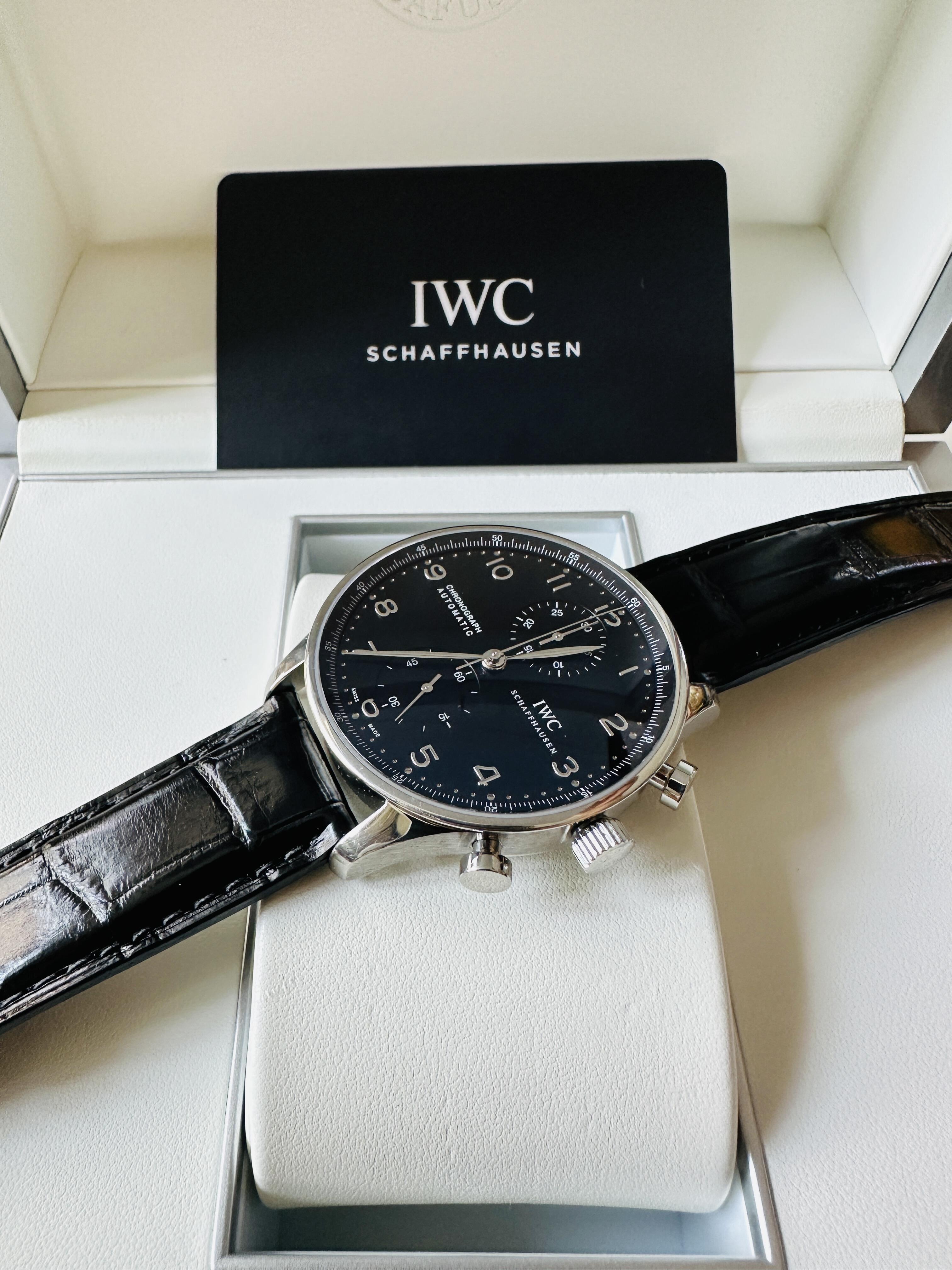 Orologio da uomo IWC Portuguese Chronograph con quadrante nero, automatico e meccanico.