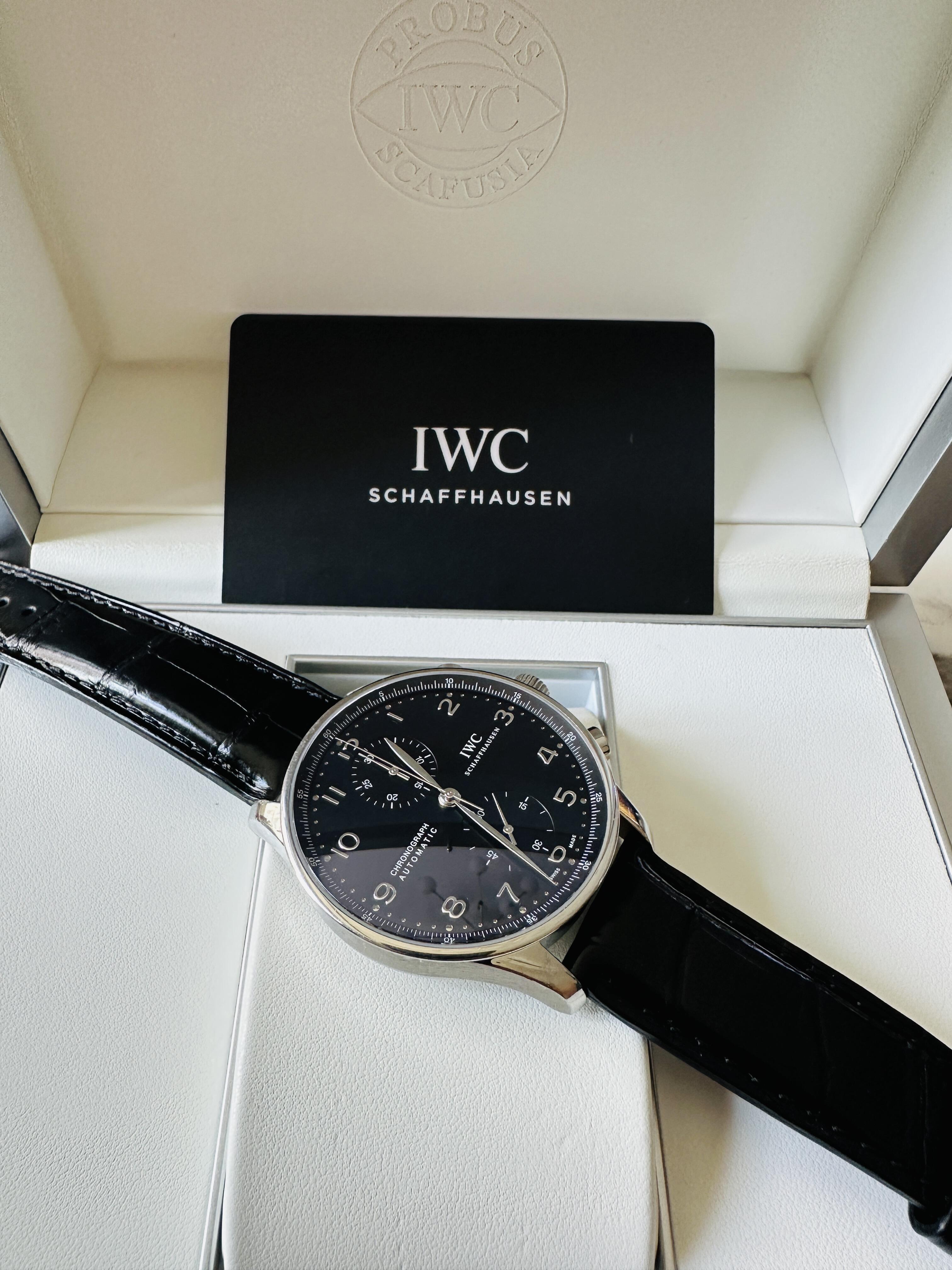 Orologio da uomo IWC Portuguese Chronograph con quadrante nero, automatico e meccanico.