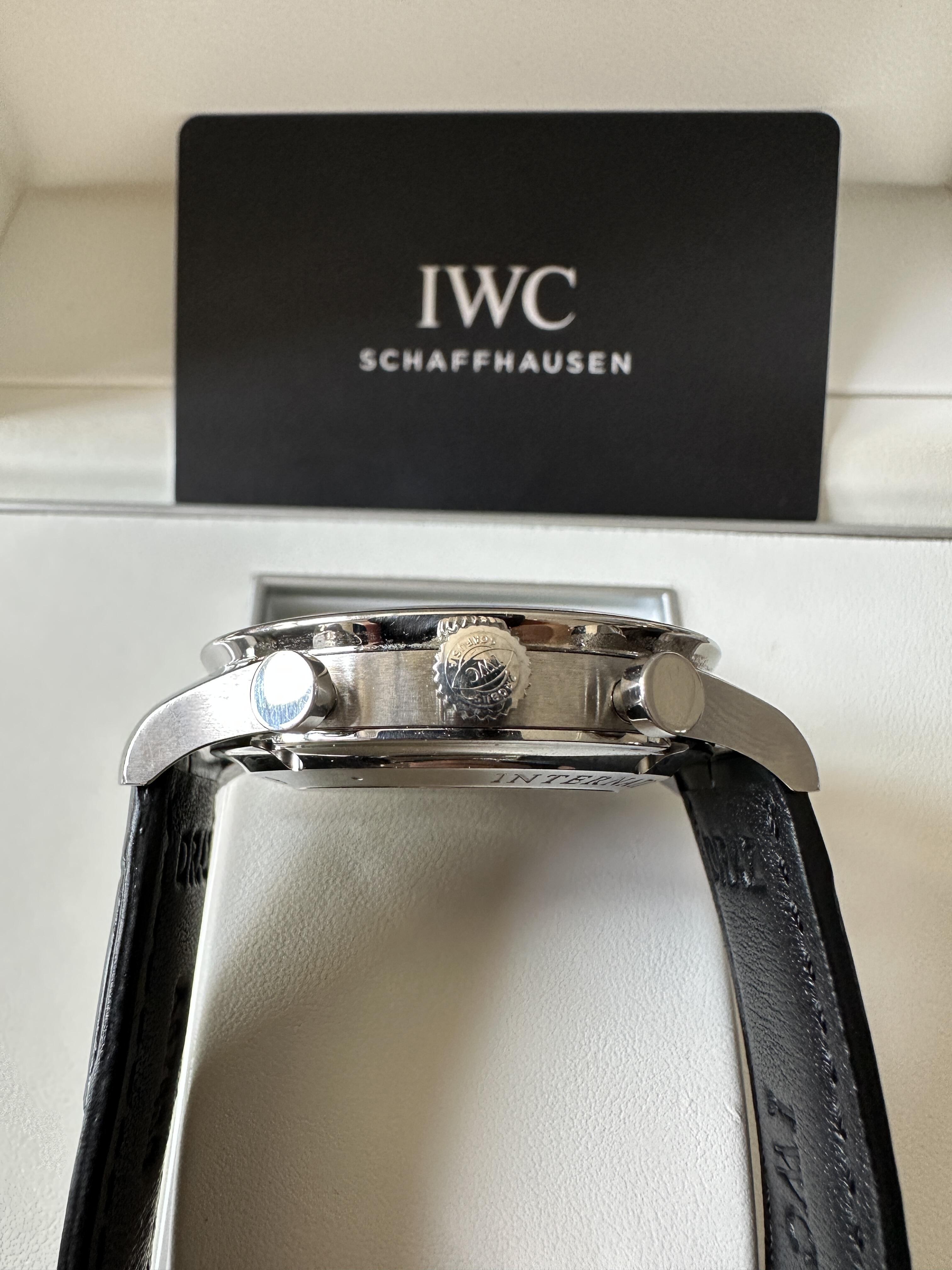 Orologio da uomo IWC Portuguese Chronograph con quadrante nero, automatico e meccanico.
