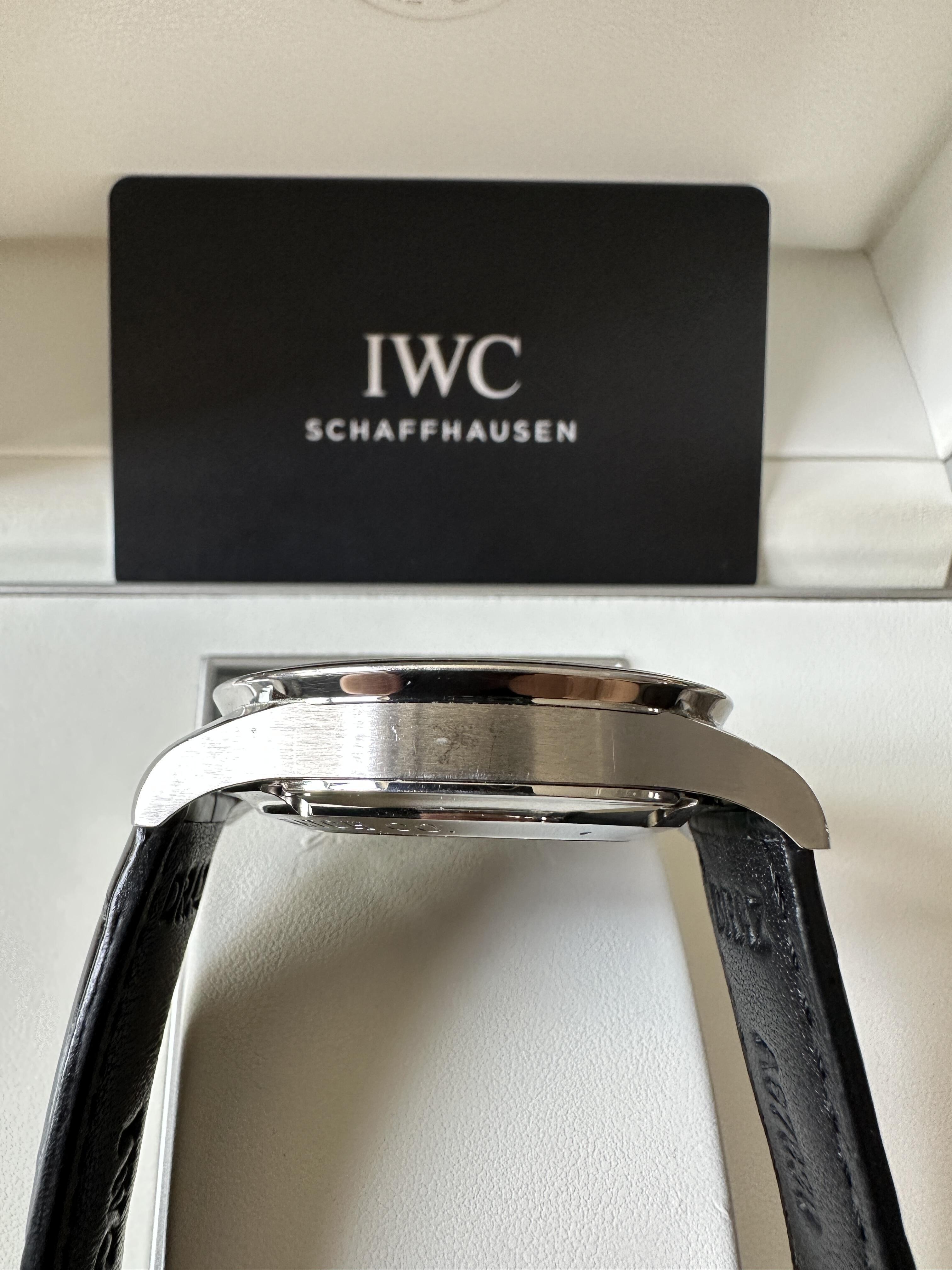Orologio da uomo IWC Portuguese Chronograph con quadrante nero, automatico e meccanico.