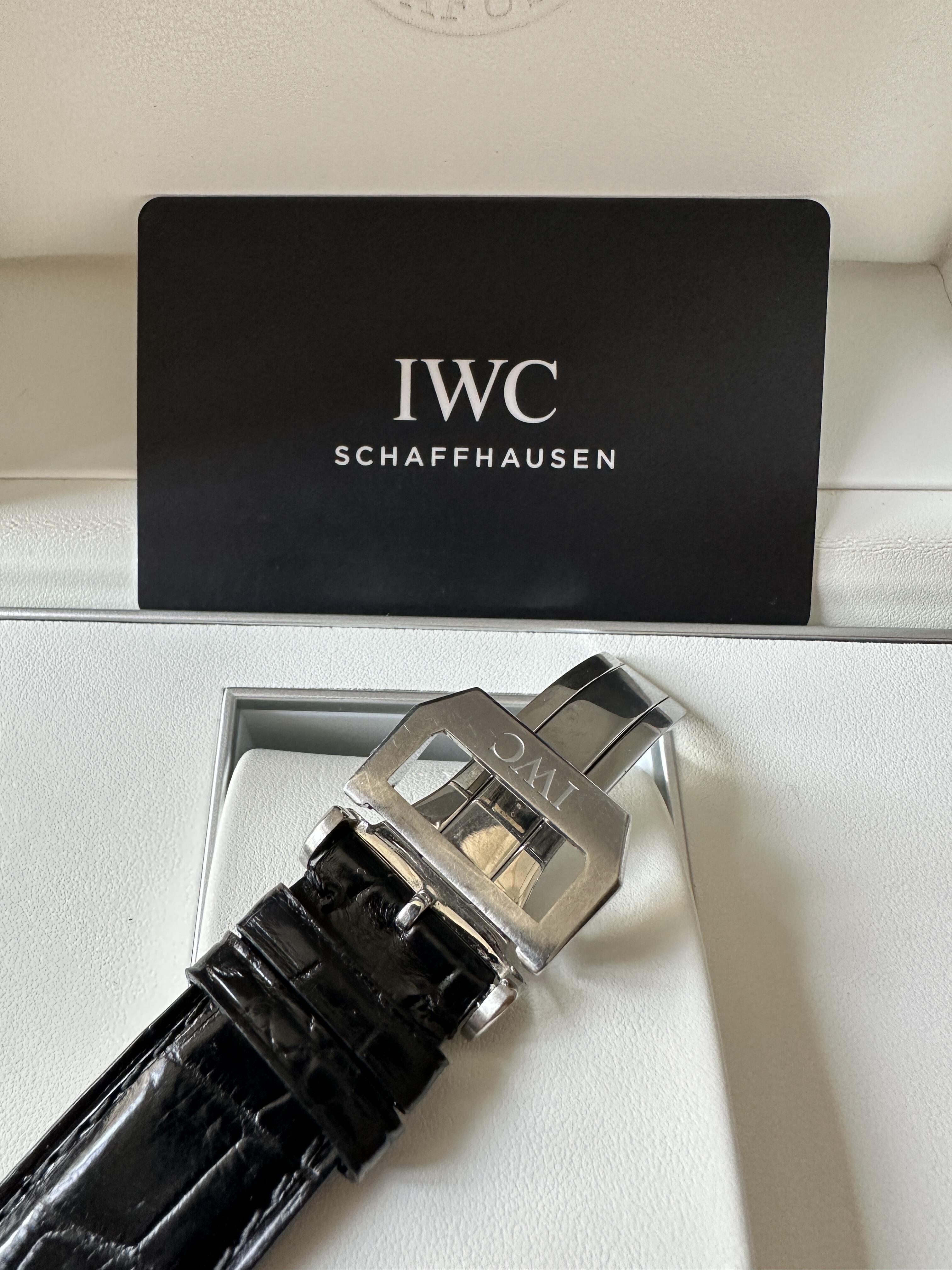 Orologio da uomo IWC Portuguese Chronograph con quadrante nero, automatico e meccanico.