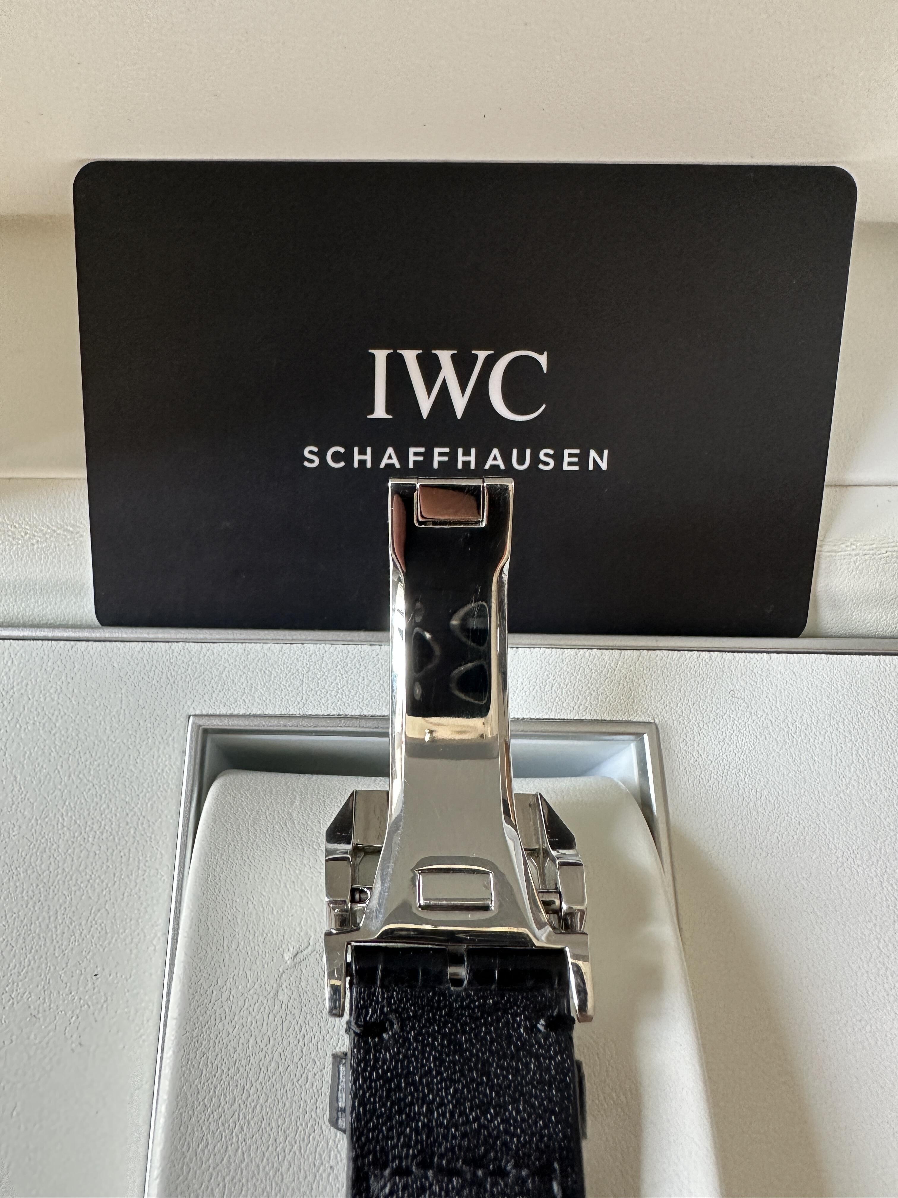 Orologio da uomo IWC Portuguese Chronograph con quadrante nero, automatico e meccanico.