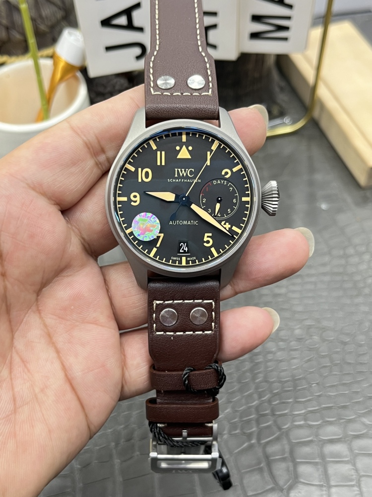 Orologio da pilota IWC Big Pilot con riserva di carica di 7 giorni, in titanio, automatico e meccanico, da uomo.