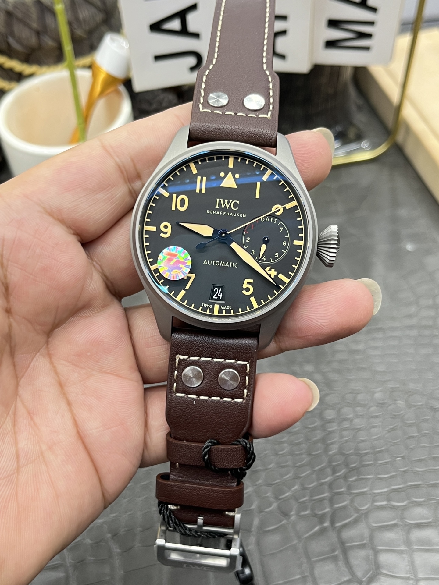 Orologio da pilota IWC Big Pilot con riserva di carica di 7 giorni, in titanio, automatico e meccanico, da uomo.