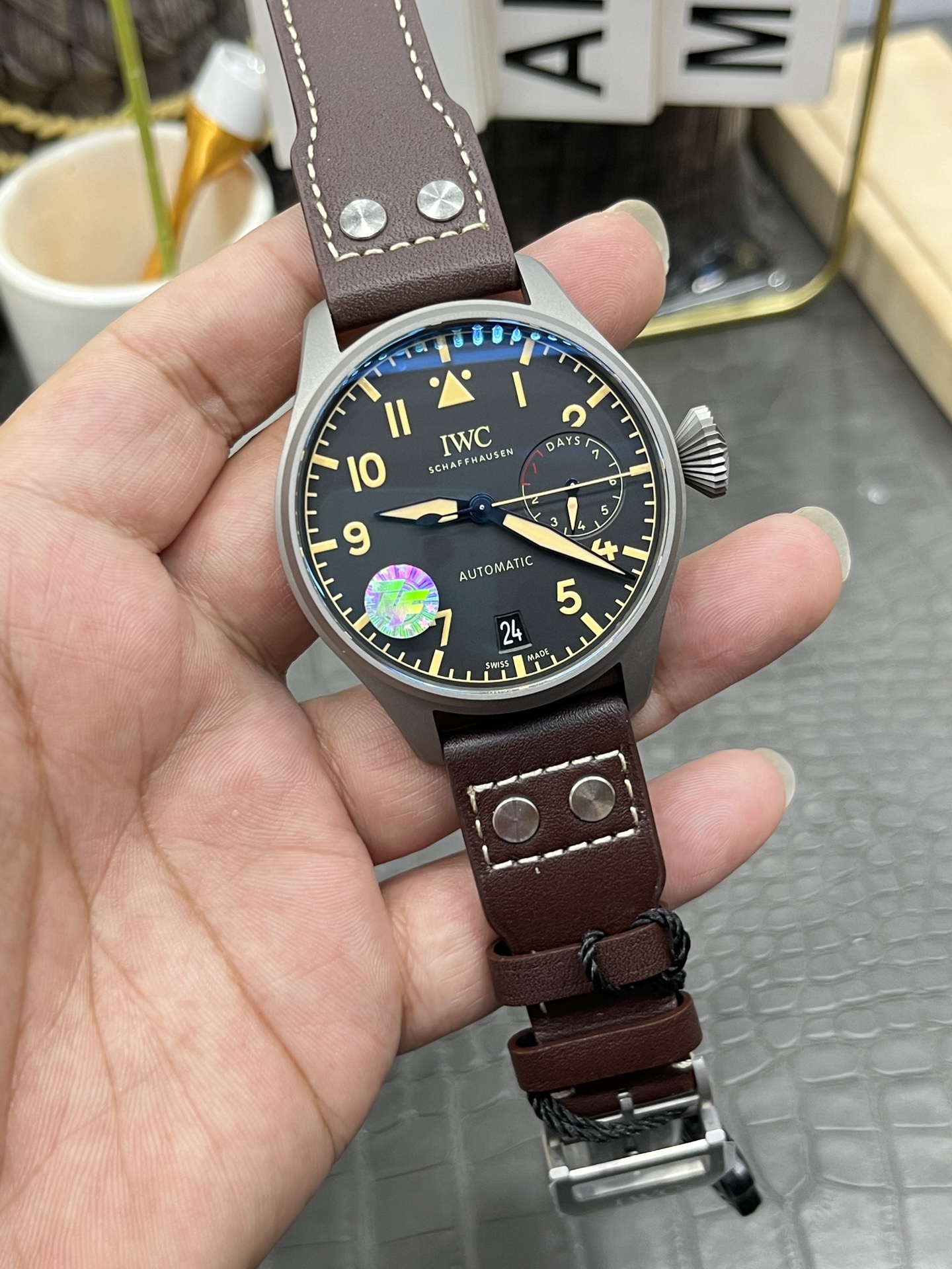 Orologio da pilota IWC Big Pilot con riserva di carica di 7 giorni, in titanio, automatico e meccanico, da uomo.