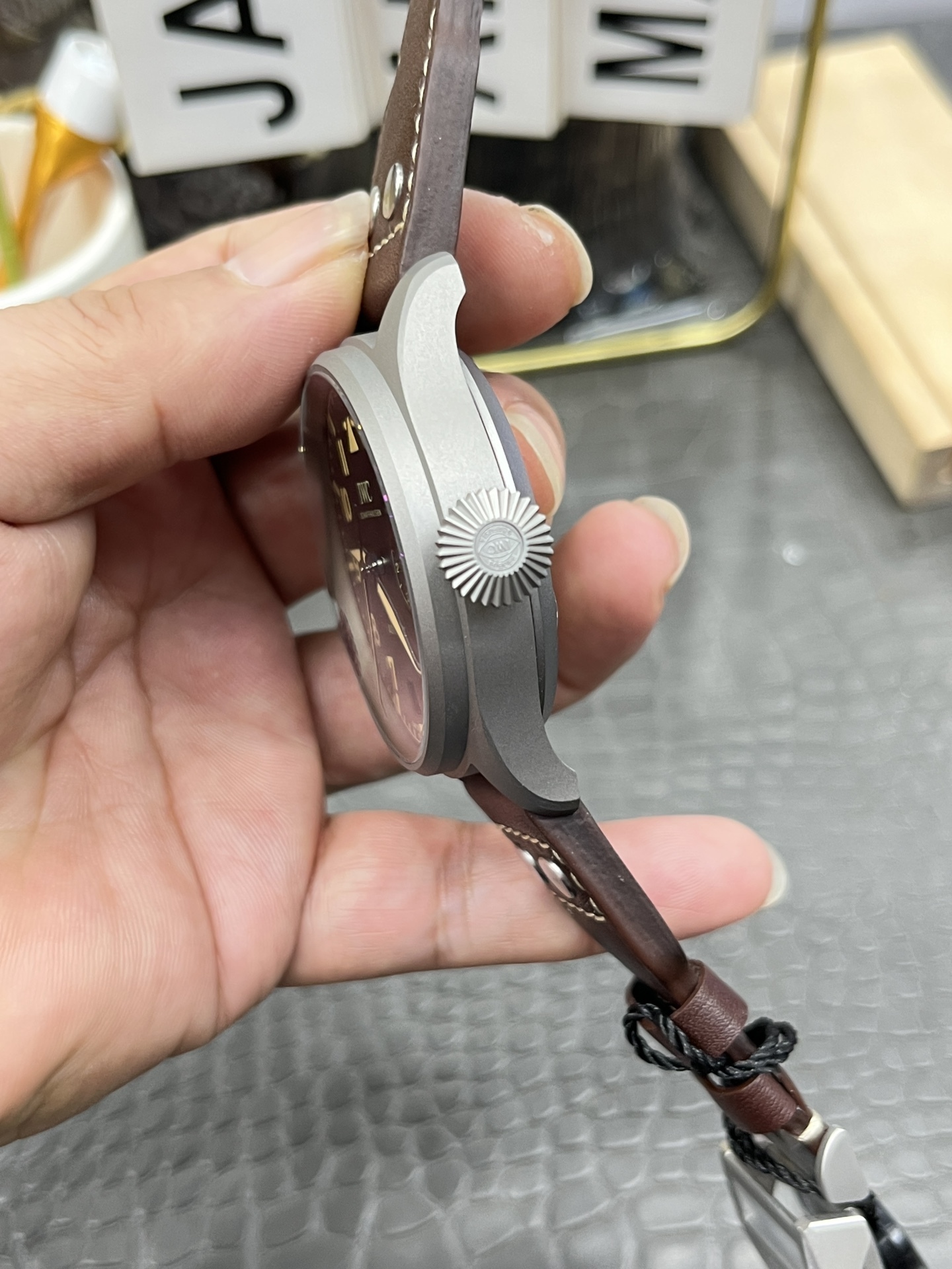 Orologio da pilota IWC Big Pilot con riserva di carica di 7 giorni, in titanio, automatico e meccanico, da uomo.