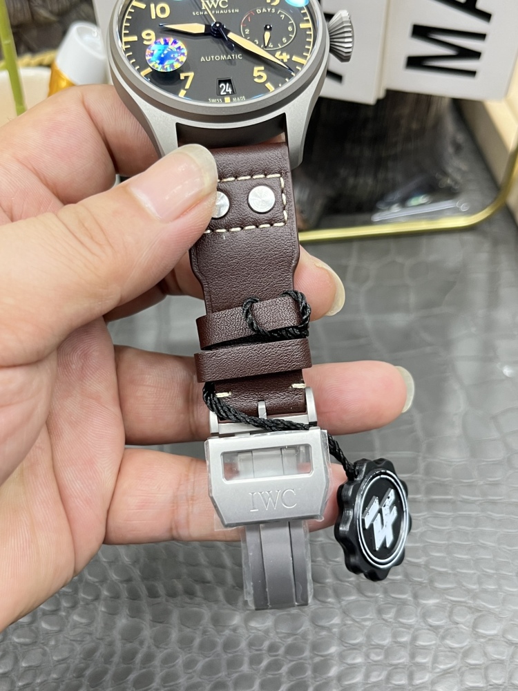 Orologio da pilota IWC Big Pilot con riserva di carica di 7 giorni, in titanio, automatico e meccanico, da uomo.