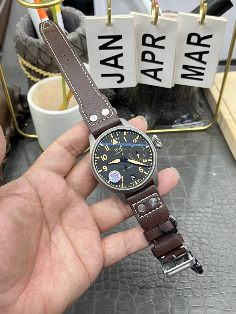 Orologio da pilota IWC Big Pilot con riserva di carica di 7 giorni, in titanio, automatico e meccanico, da uomo.