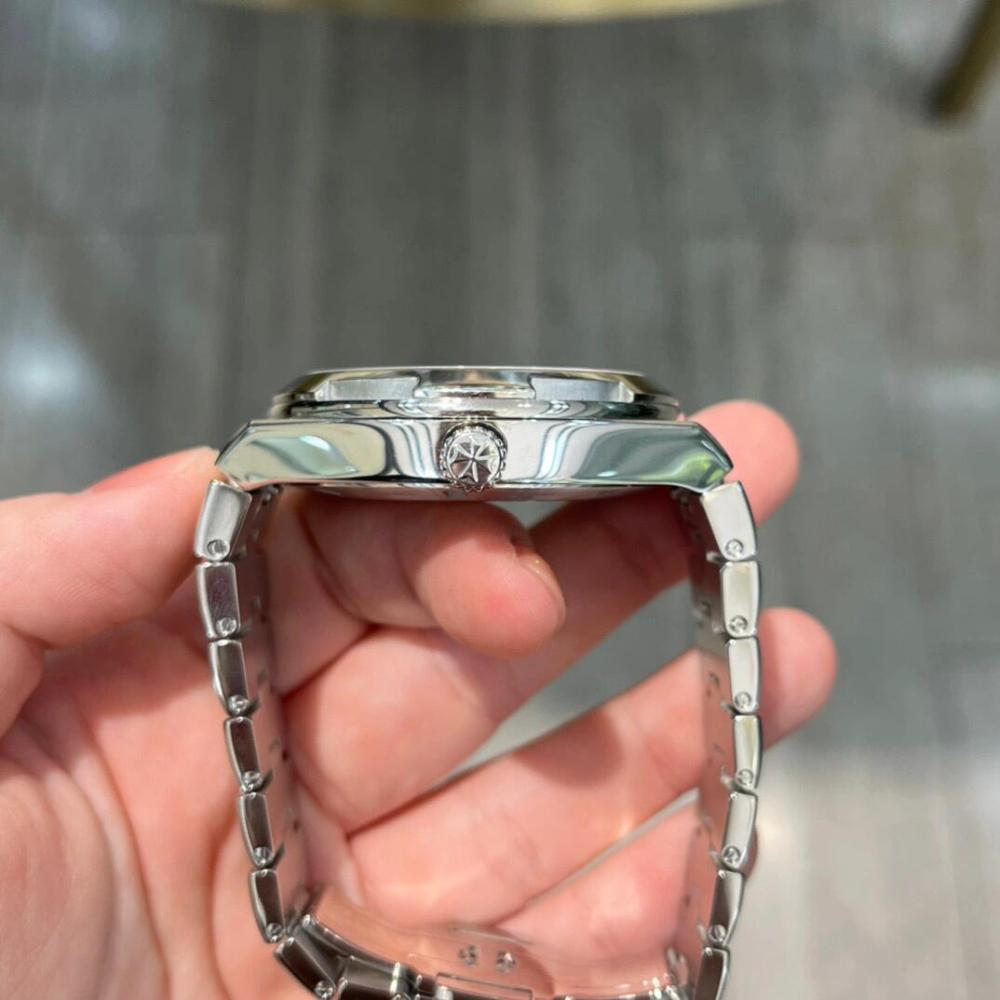 Orologio da uomo automatico Vacheron Constantin Overseas World Time, con sigillo di Ginevra.