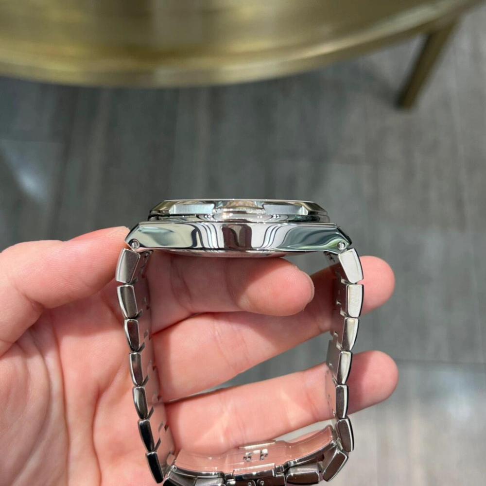 Orologio da uomo automatico Vacheron Constantin Overseas World Time, con sigillo di Ginevra.