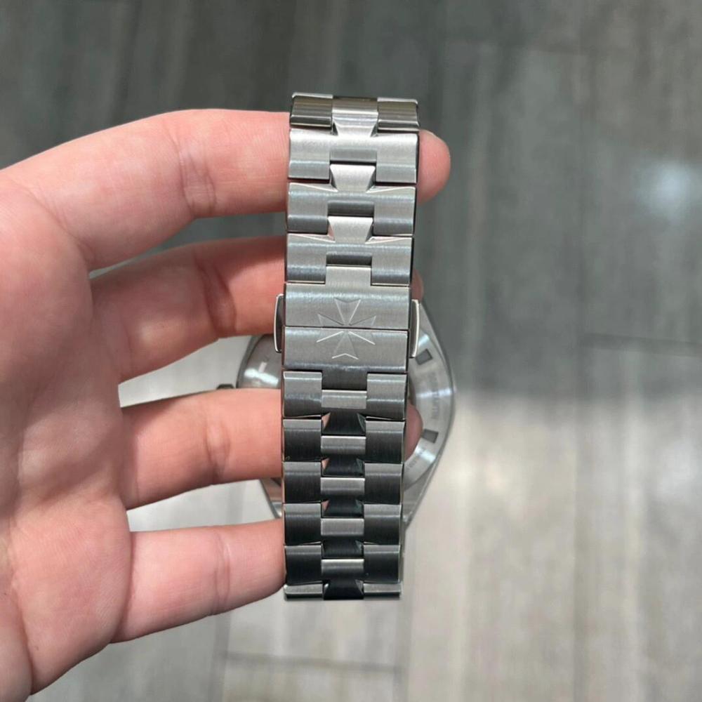 Orologio da uomo automatico Vacheron Constantin Overseas World Time, con sigillo di Ginevra.