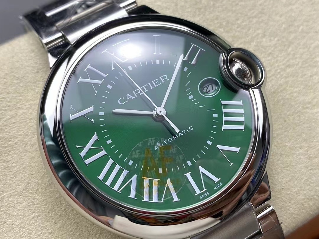 Orologio da uomo Cartier serie Ballon Bleu, quadrante verde, bracciale in acciaio, meccanico automatico, modello classico.