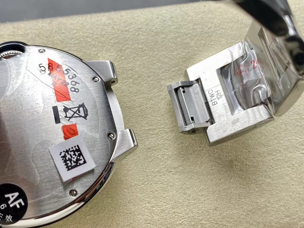 Orologio da uomo Cartier serie Ballon Bleu, quadrante verde, bracciale in acciaio, meccanico automatico, modello classico.