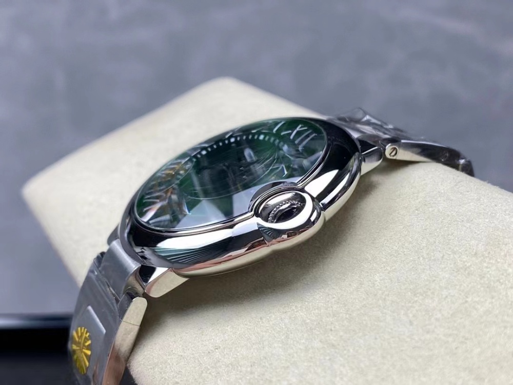 Orologio da uomo Cartier serie Ballon Bleu, quadrante verde, bracciale in acciaio, meccanico automatico, modello classico.