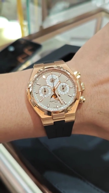 Orologio sportivo di lusso Vacheron Constantin Overseas in oro con complicazioni