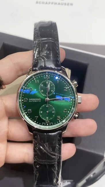 Orologio da uomo IWC Portuguese Chronograph con quadrante verde, automatico e meccanico.