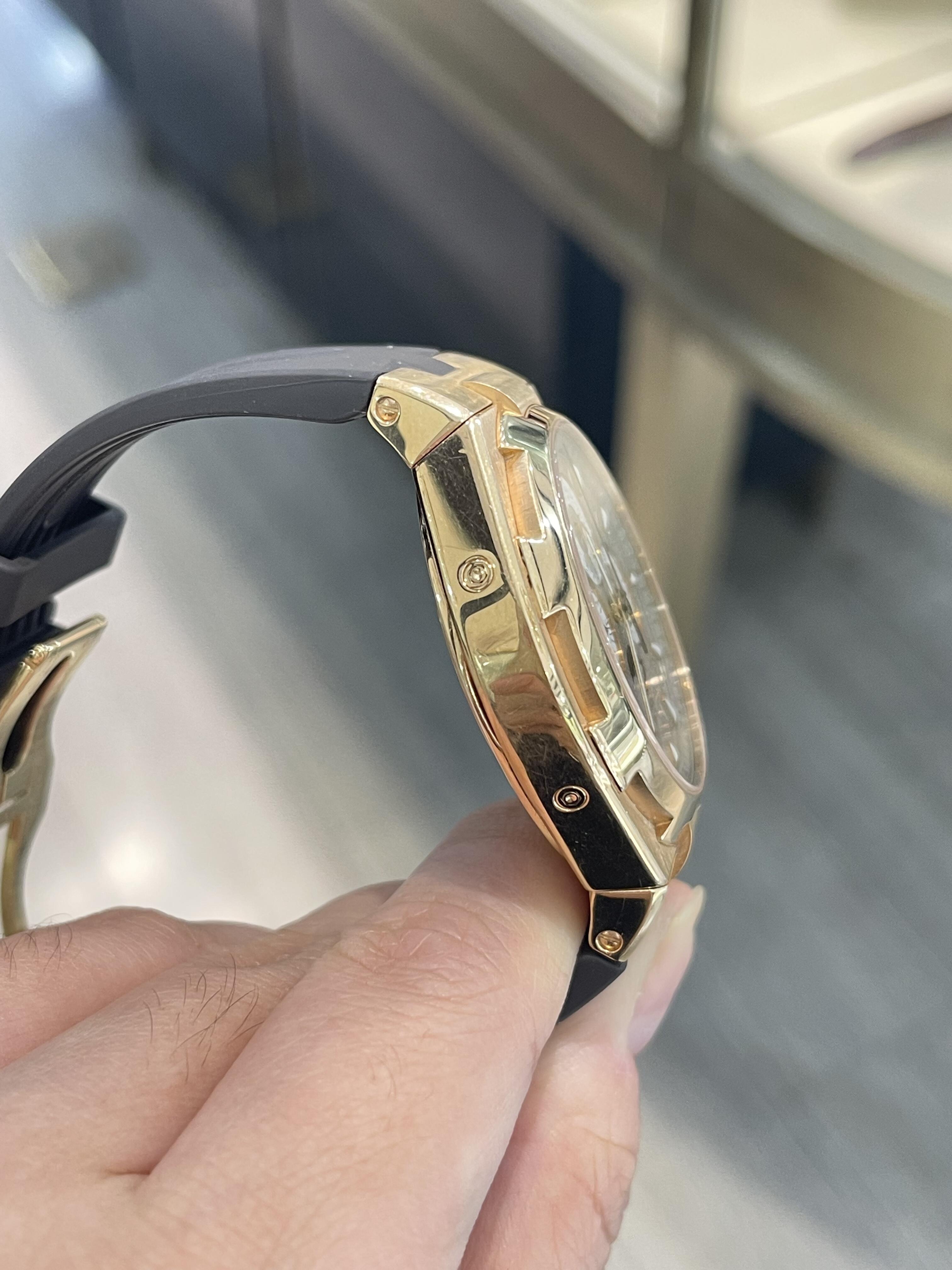 Orologio sportivo di lusso Vacheron Constantin Overseas in oro con complicazioni