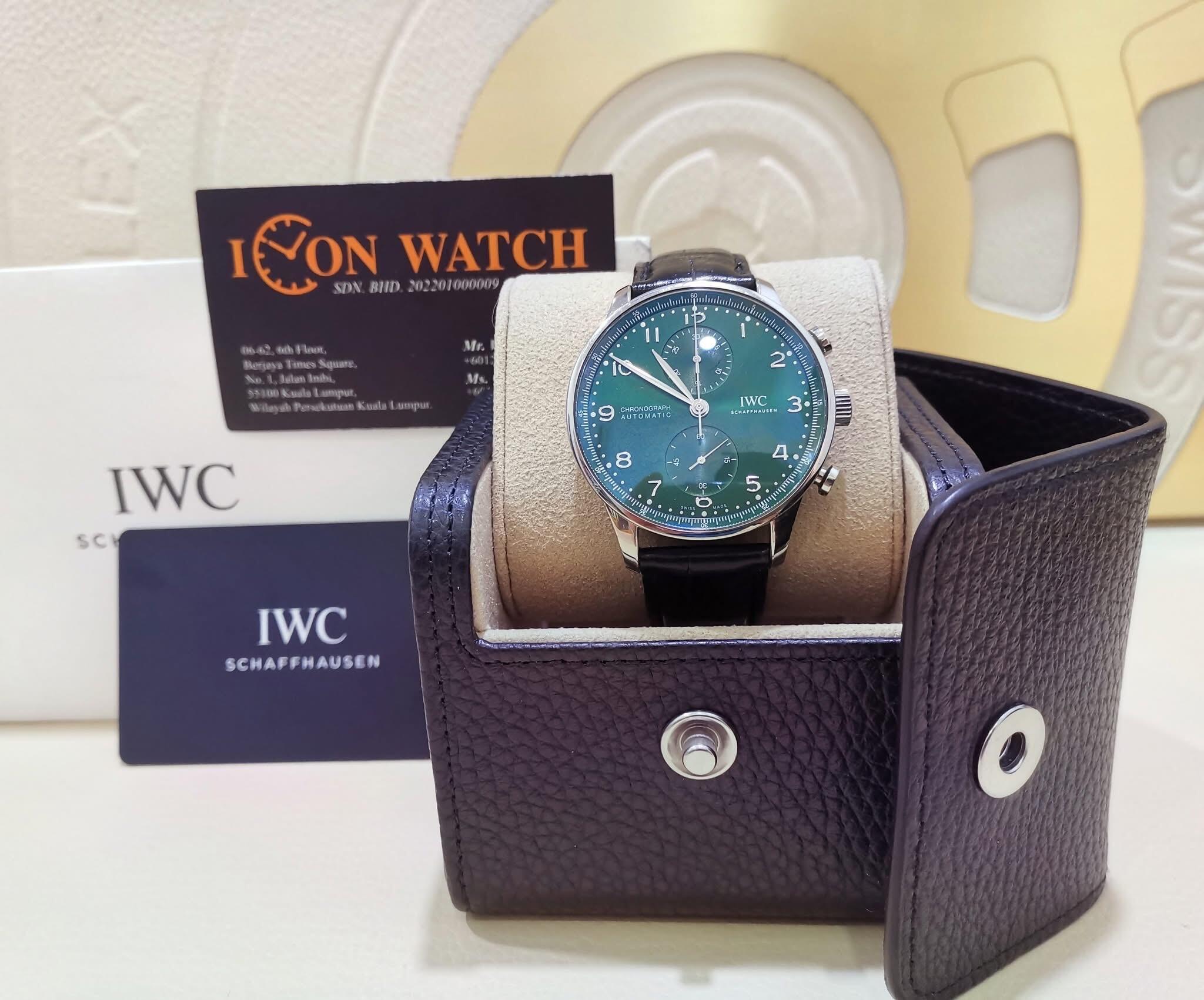 Orologio da uomo IWC Portuguese Chronograph con quadrante verde, automatico e meccanico.