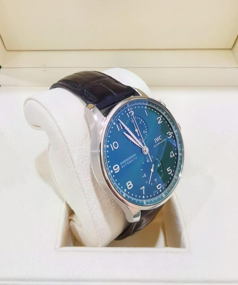 Orologio da uomo IWC Portuguese Chronograph con quadrante verde, automatico e meccanico.