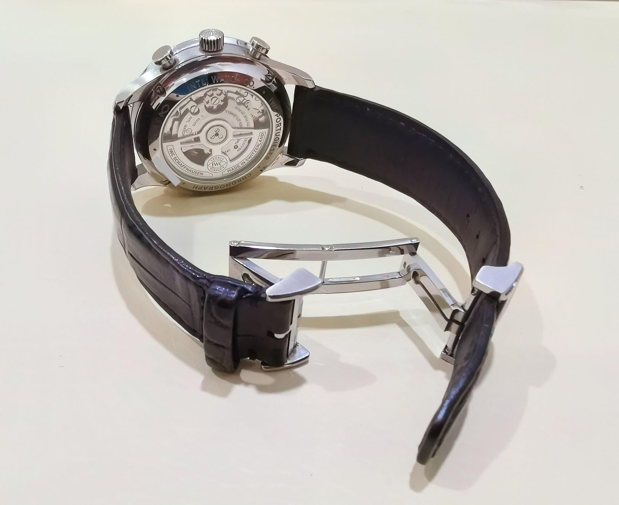 Orologio da uomo IWC Portuguese Chronograph con quadrante verde, automatico e meccanico.