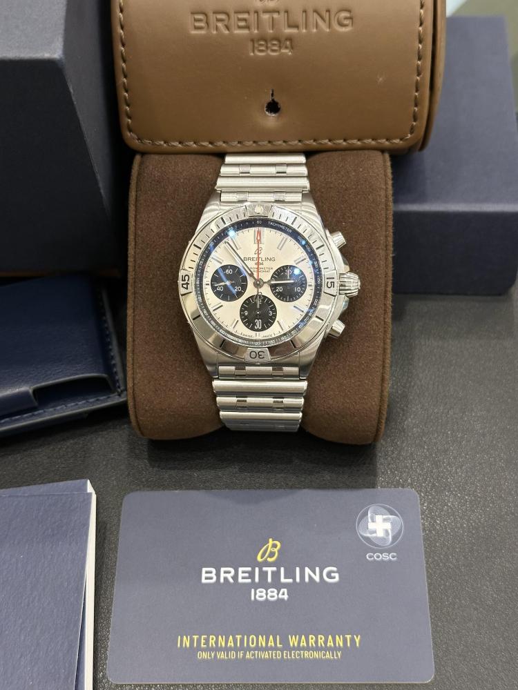 Orologio da uomo Breitling Chronograph Series con quadrante Panda e movimento automatico meccanico in acciaio inossidabile.