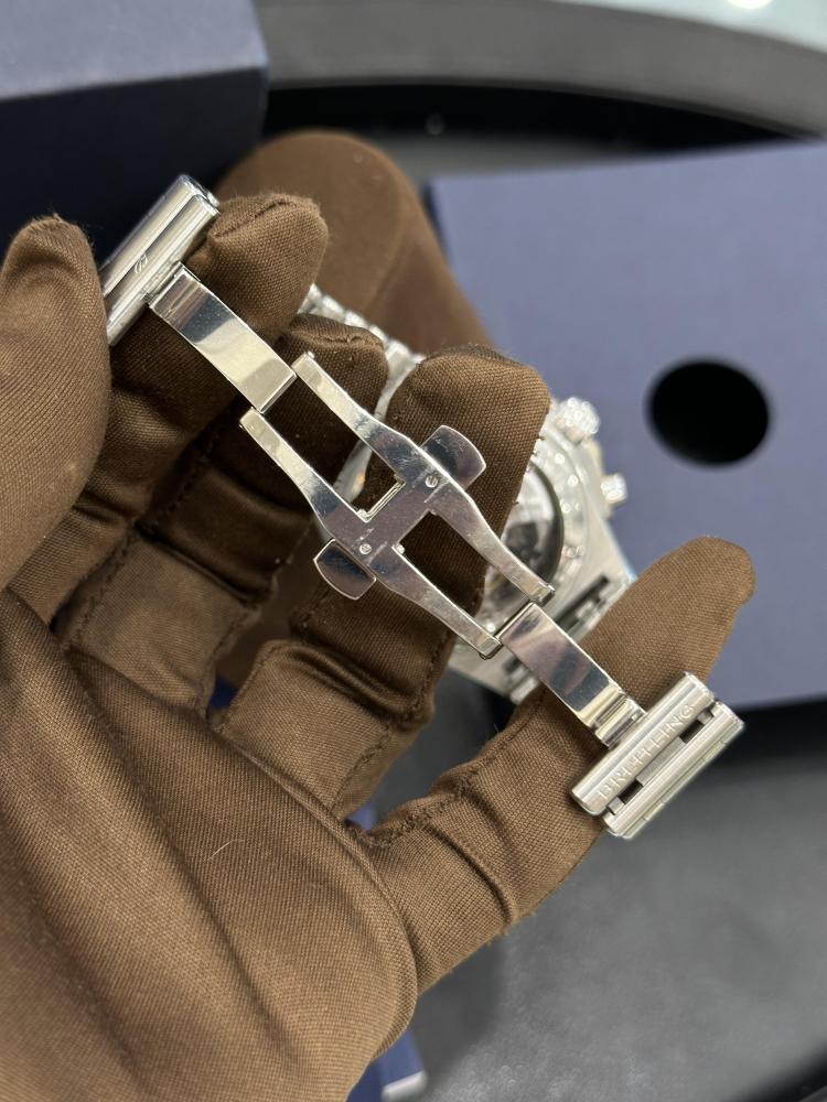 Orologio da uomo Breitling Chronograph Series con quadrante Panda e movimento automatico meccanico in acciaio inossidabile.