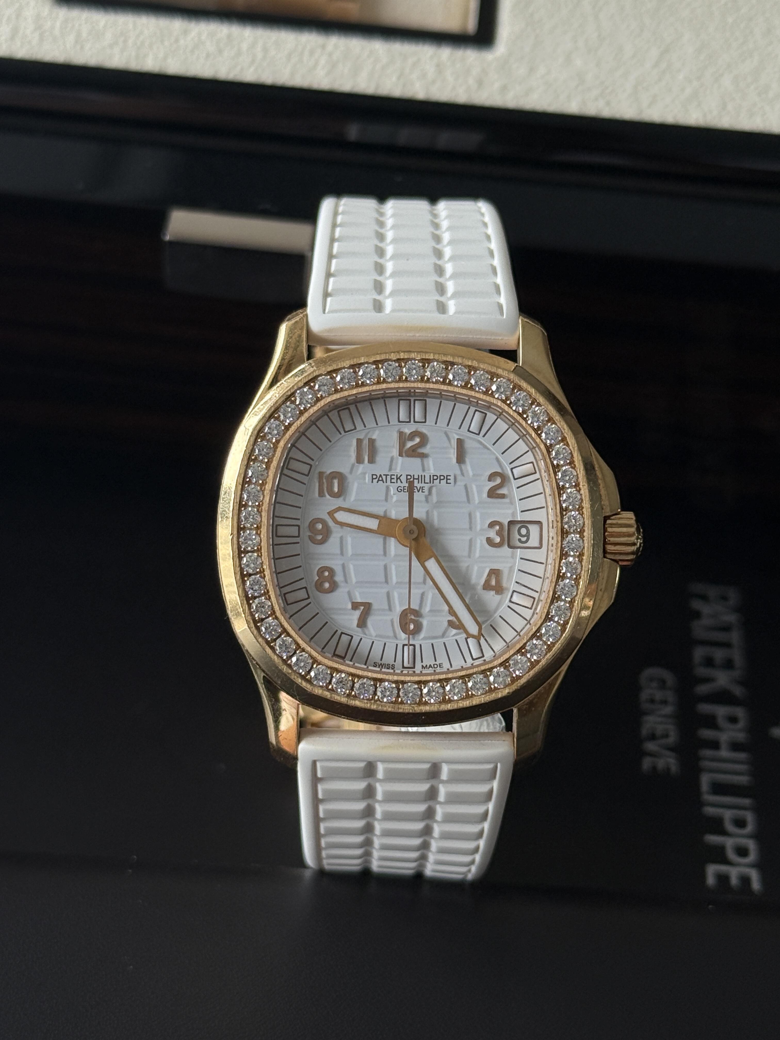 Orologio da donna Patek Philippe Aquanaut 5268R-001 Bianco Neve, automatico e meccanico.