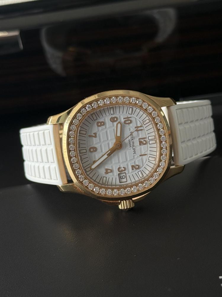 Orologio da donna Patek Philippe Aquanaut 5268R-001 Bianco Neve, automatico e meccanico.