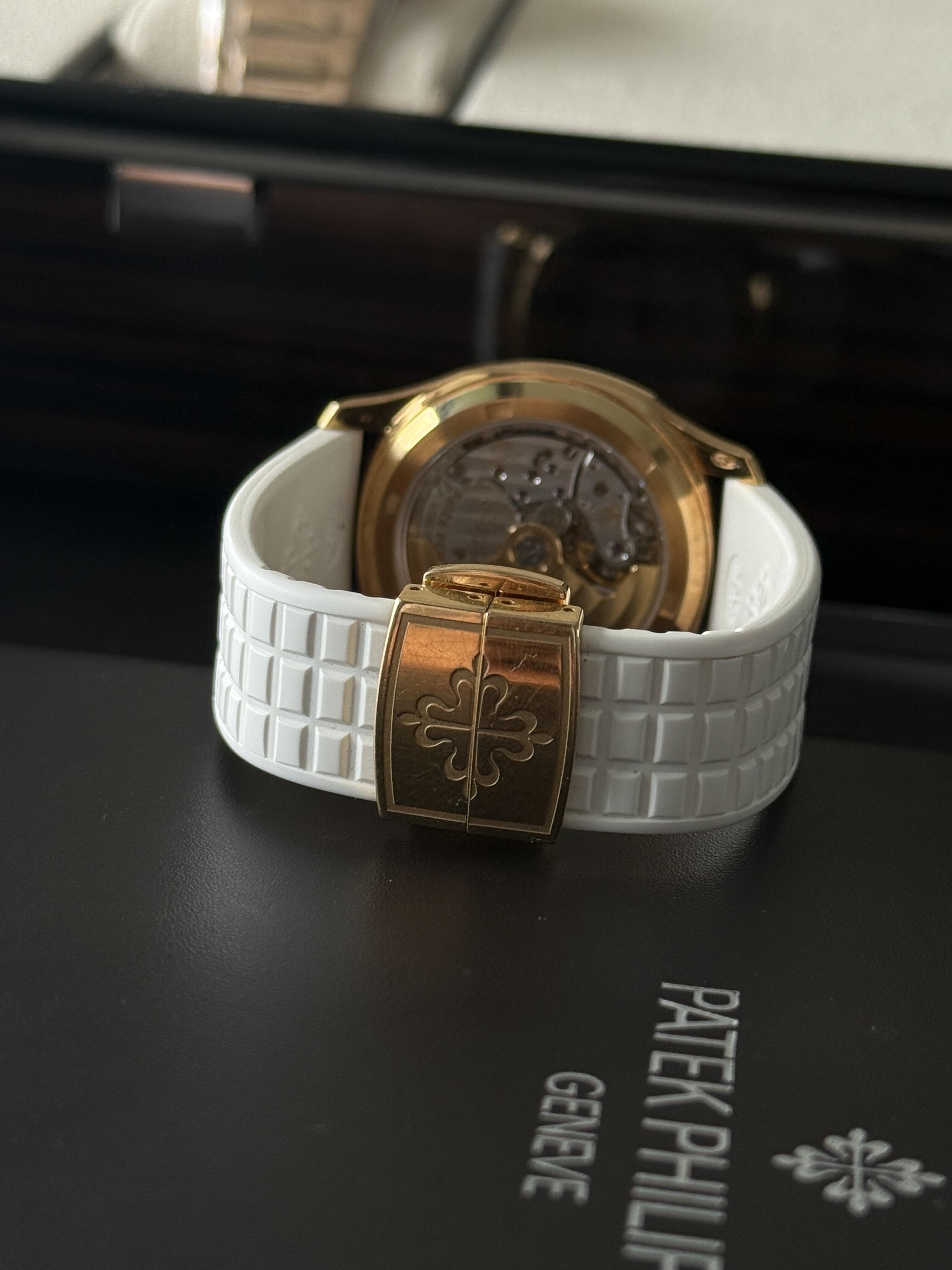Orologio da donna Patek Philippe Aquanaut 5268R-001 Bianco Neve, automatico e meccanico.