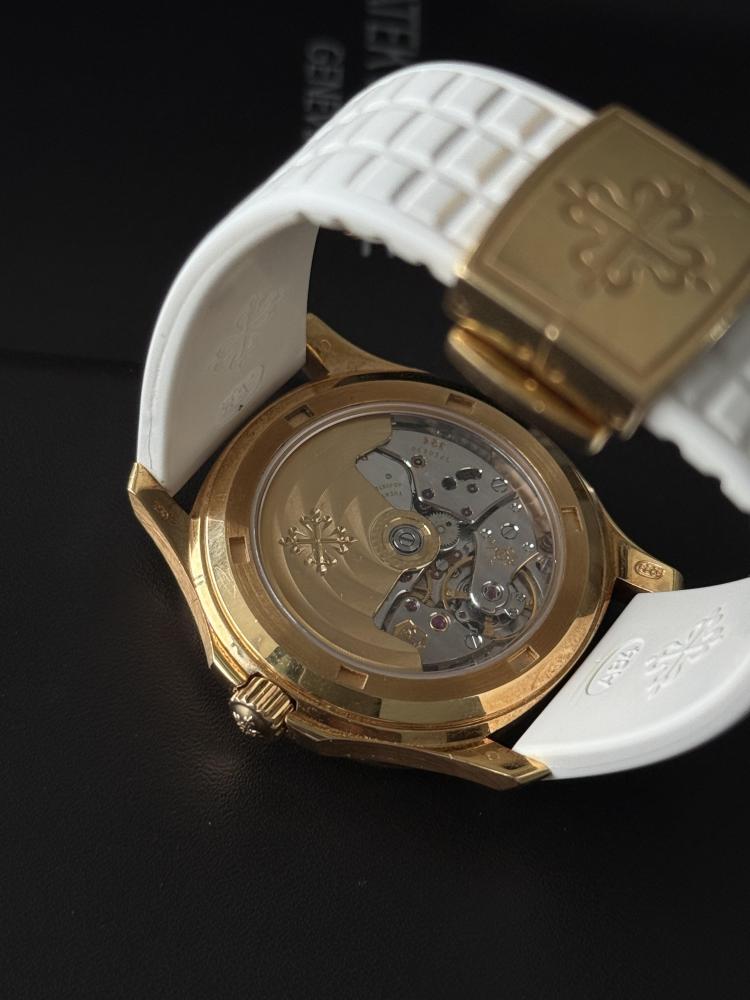 Orologio da donna Patek Philippe Aquanaut 5268R-001 Bianco Neve, automatico e meccanico.