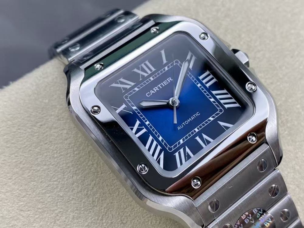 Orologio Cartier Santos de Cartier WSSA0030 con quadrante blu e cassa in acciaio.