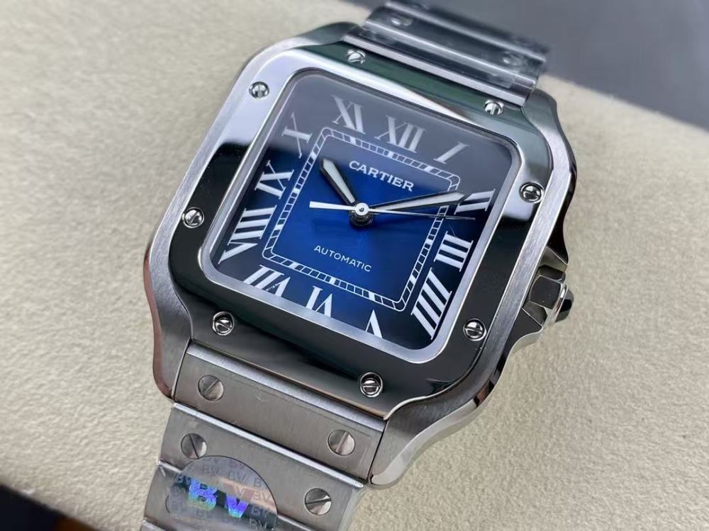 Orologio Cartier Santos de Cartier WSSA0030 con quadrante blu e cassa in acciaio.