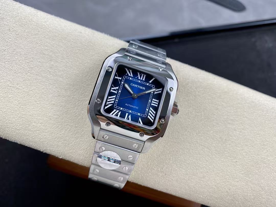 Orologio Cartier Santos de Cartier WSSA0030 con quadrante blu e cassa in acciaio.