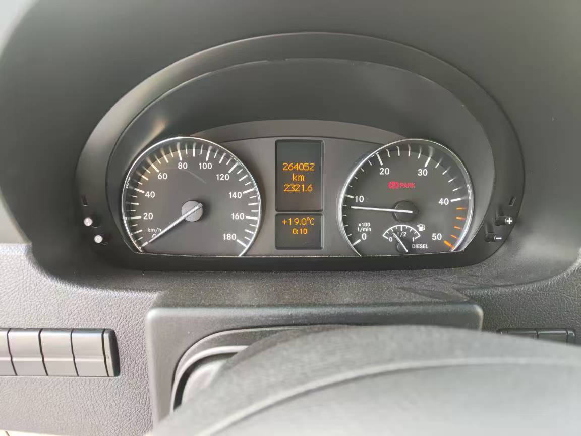 Benz 2012 Sprinter Premium Tour 2.1T Manual Long Wheelbase Extended Version, 20-Seater