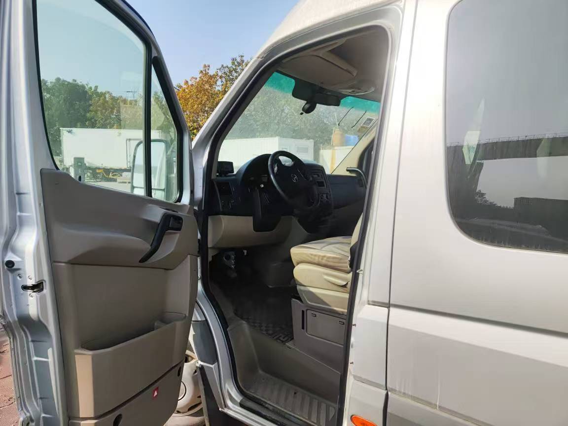Benz 2012 Sprinter Premium Tour 2.1T Manual Long Wheelbase Extended Version, 20-Seater