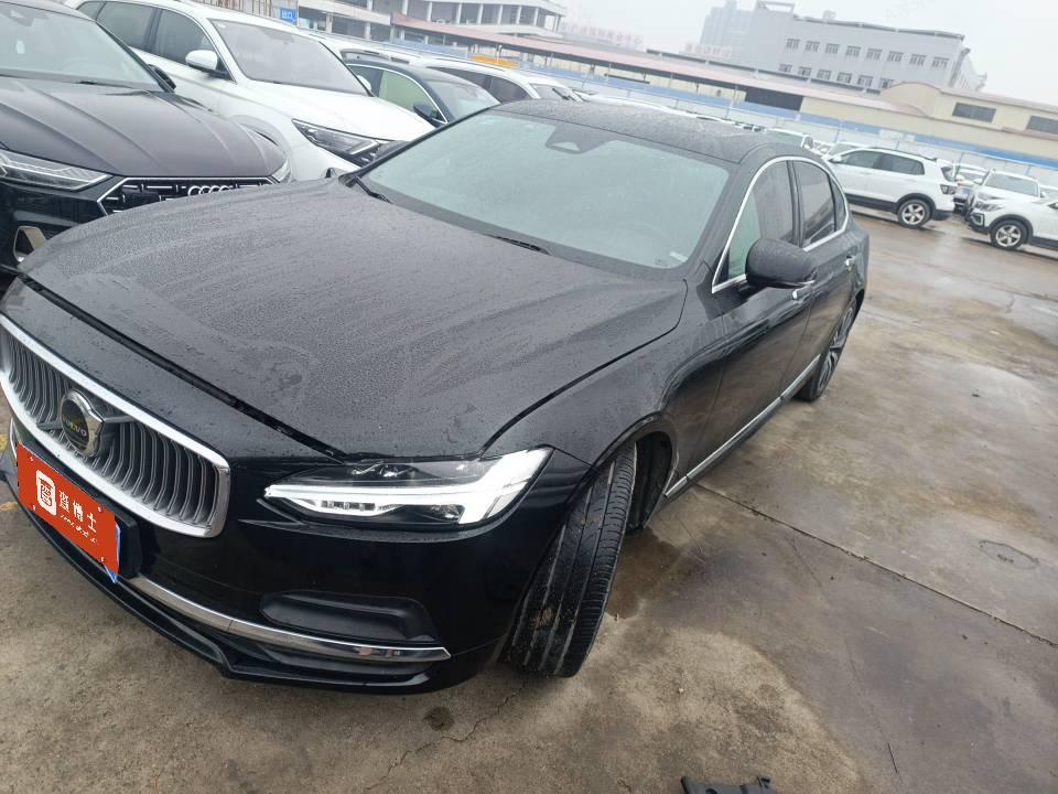 2023 Volvo S90 B5 Luxury Trim Sedan