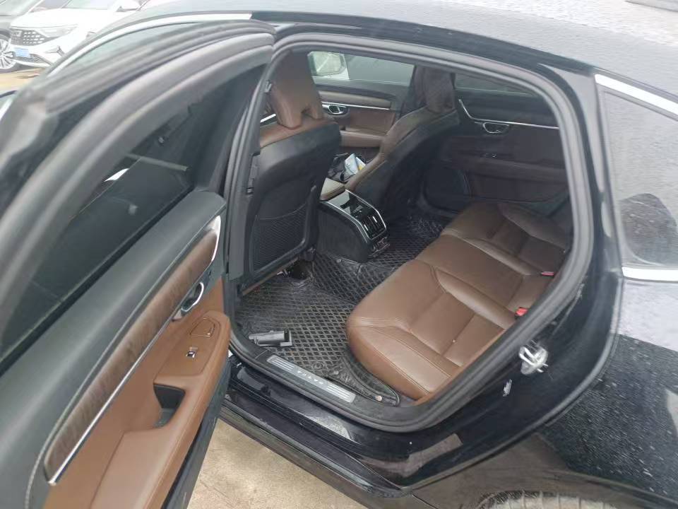 2023 Volvo S90 B5 Luxury Trim Sedan