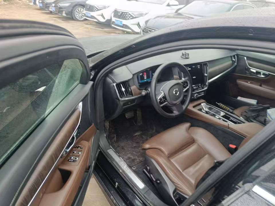 2023 Volvo S90 B5 Luxury Trim Sedan