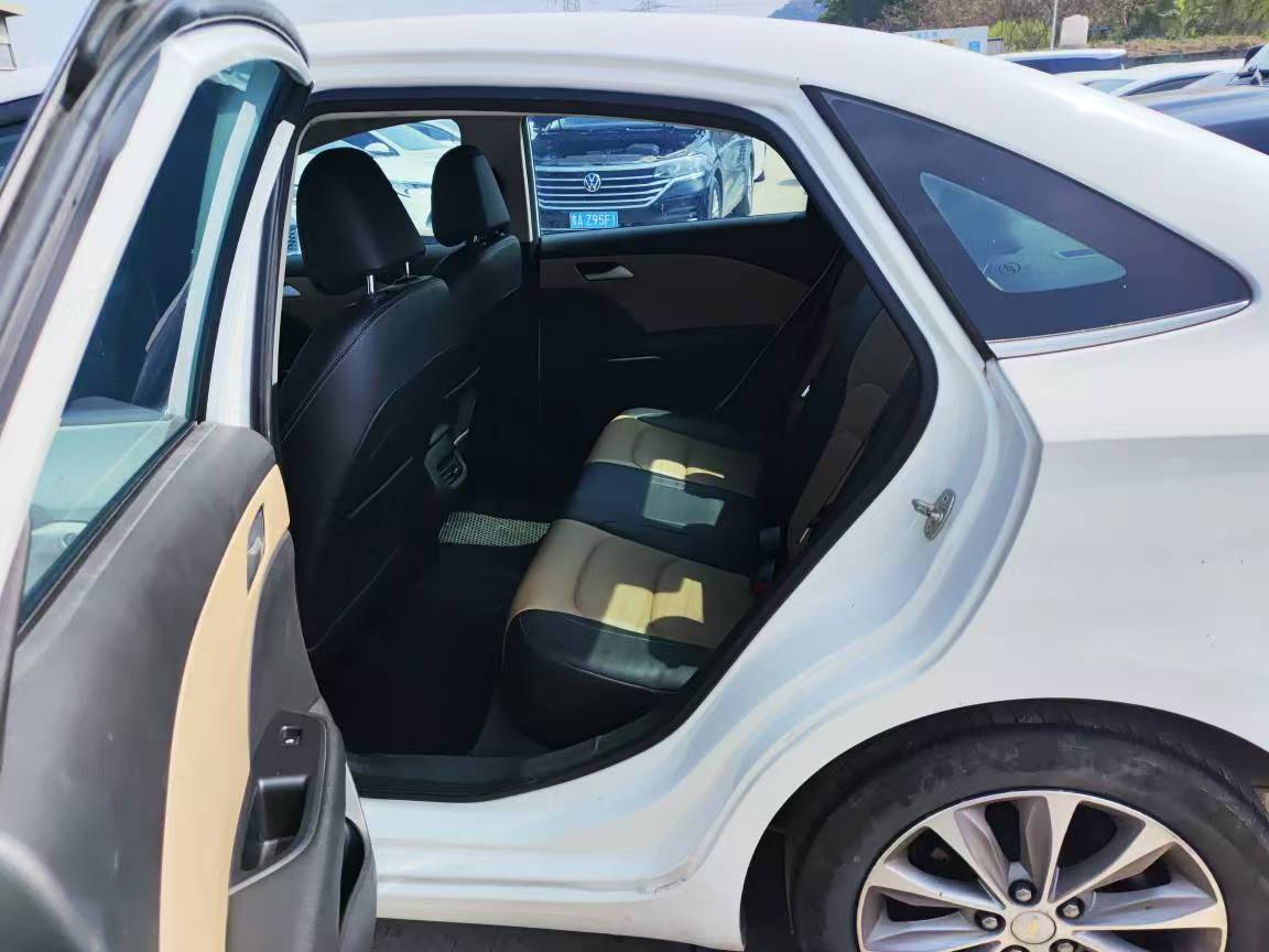 Chevrolet Cruze 320 2022 Automatic "Joy" Sunroof Edition