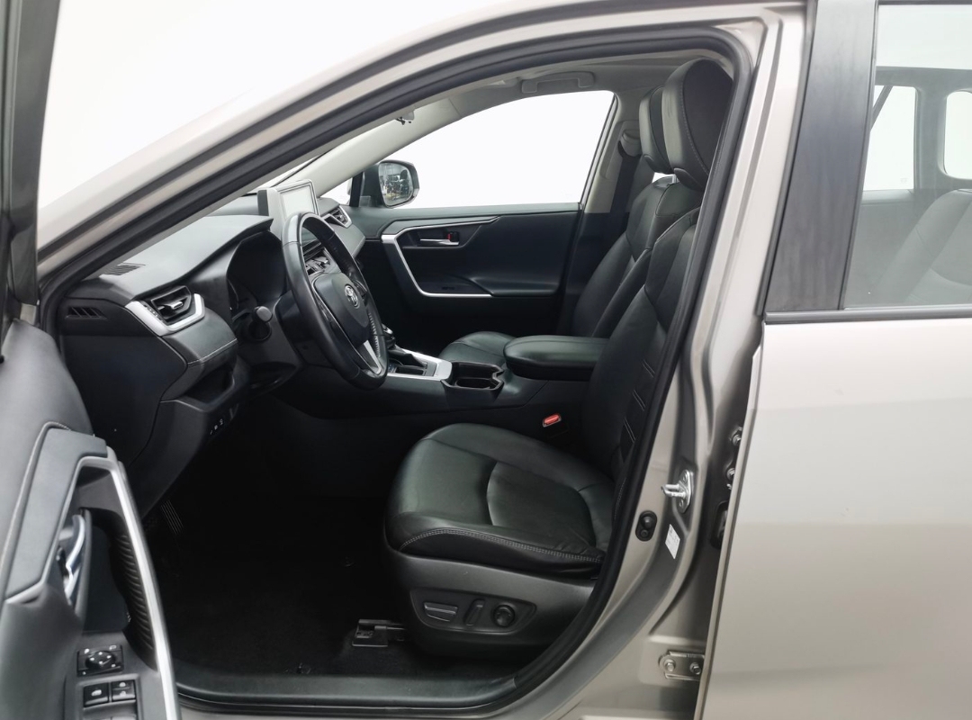 Toyota RAV4 2020 Model 2.0L CVT Fashion Plus Edition