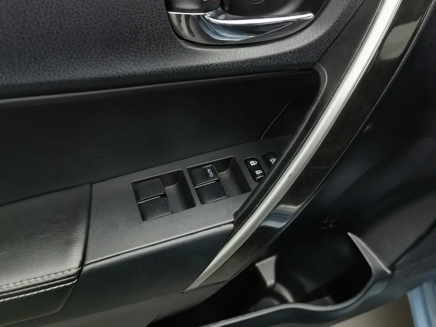 Used Toyota Corolla 2016 1.8L Elite Hybrid