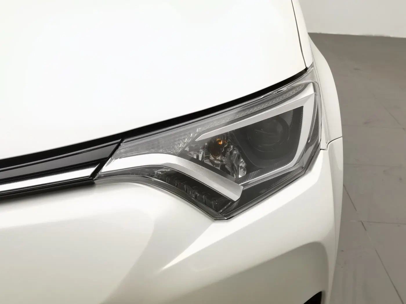 Used Toyota RAV4 2018 2.0L Luxury Edition FWD