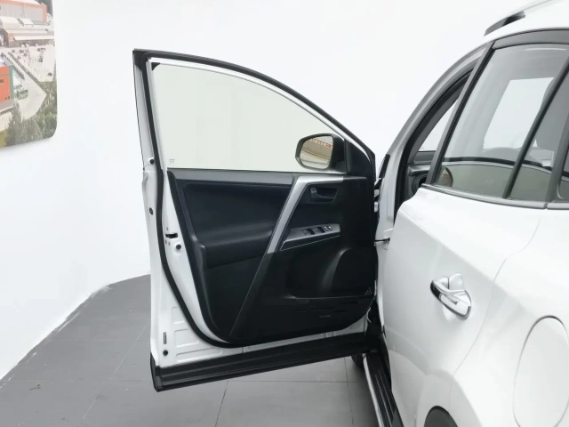 Used Toyota RAV4 2018 2.0L Luxury Edition FWD