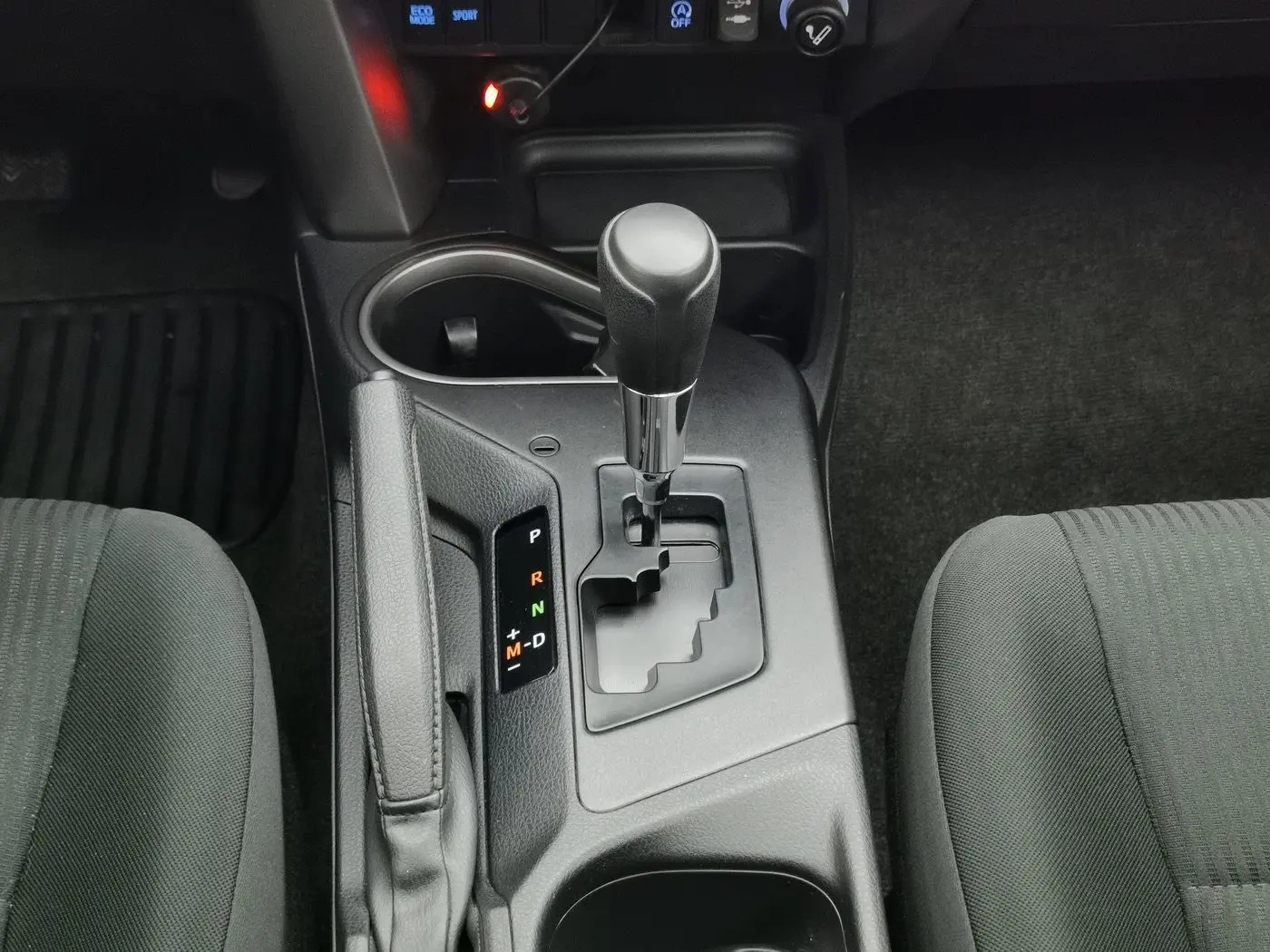 Used Toyota RAV4 2018 2.0L Luxury Edition FWD