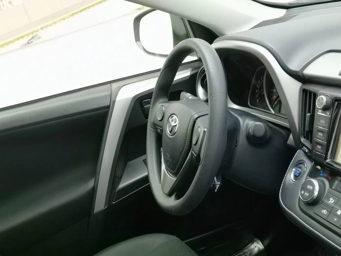 Used Toyota RAV4 2018 2.0L Luxury Edition FWD