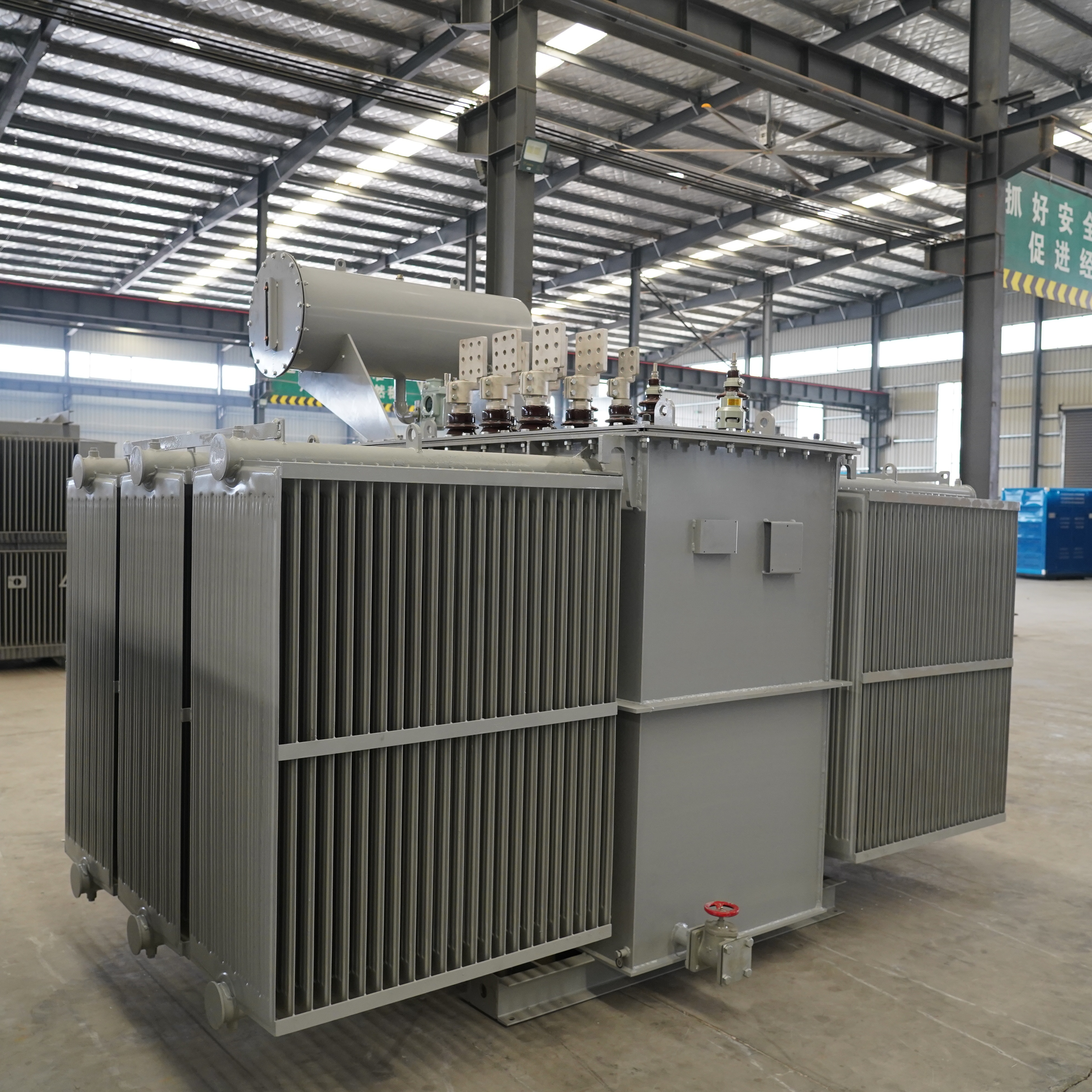 Oil-immersed transformers rated at 110 kV are suitable for large-scale infrastructure projects.