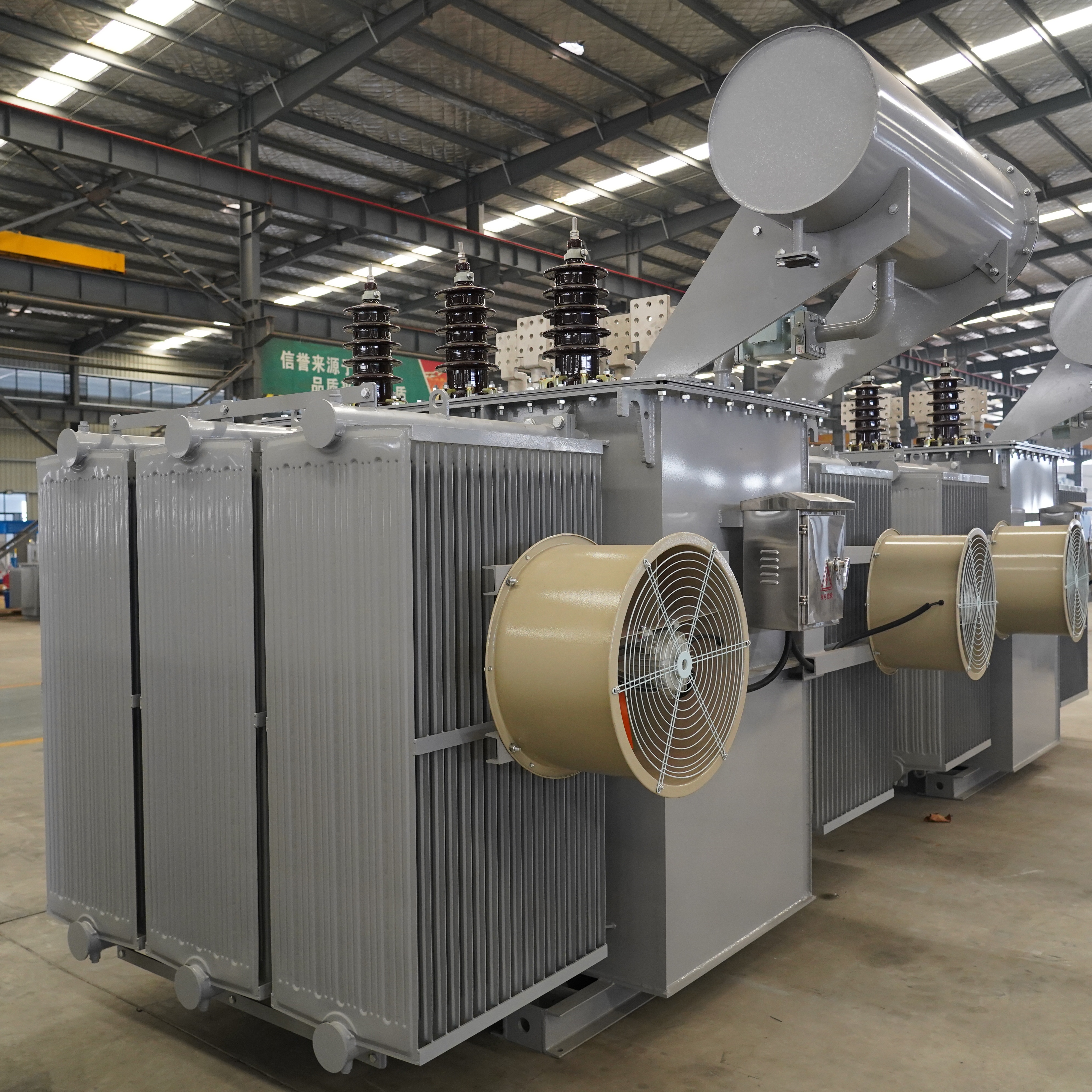 Oil-immersed transformers rated at 110 kV are suitable for large-scale infrastructure projects.