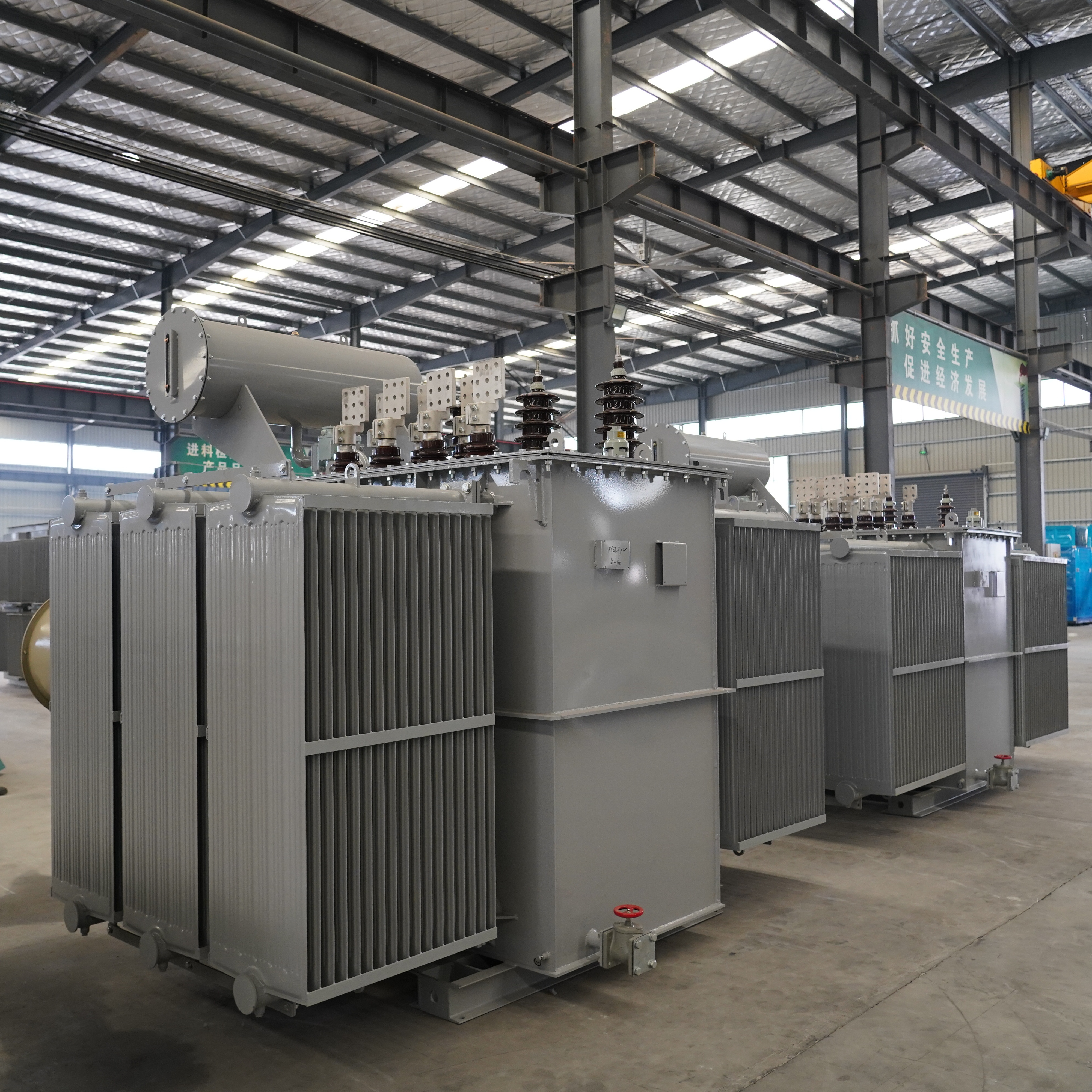 Oil-immersed transformers rated at 110 kV are suitable for large-scale infrastructure projects.