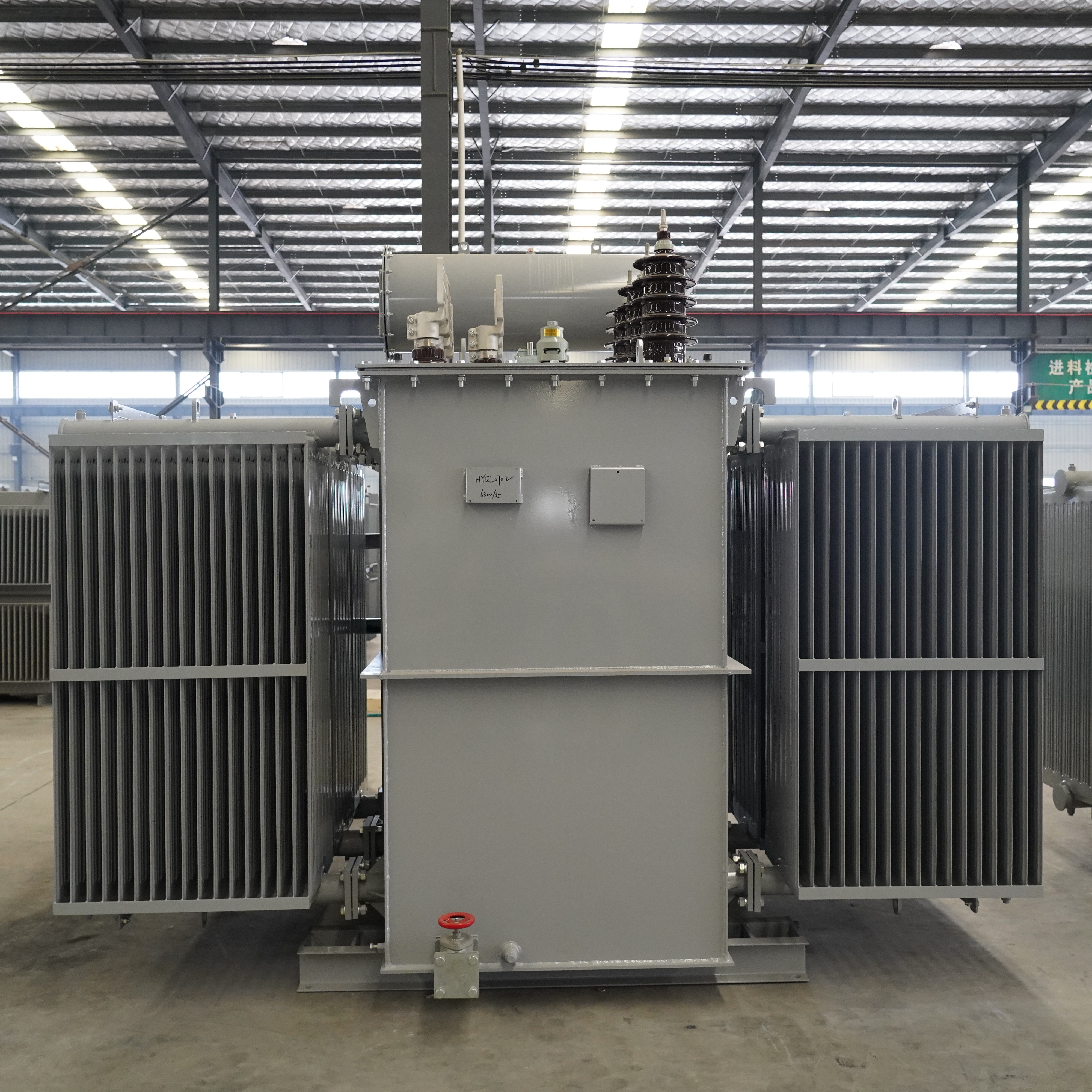 Oil-immersed transformers rated at 110 kV are suitable for large-scale infrastructure projects.