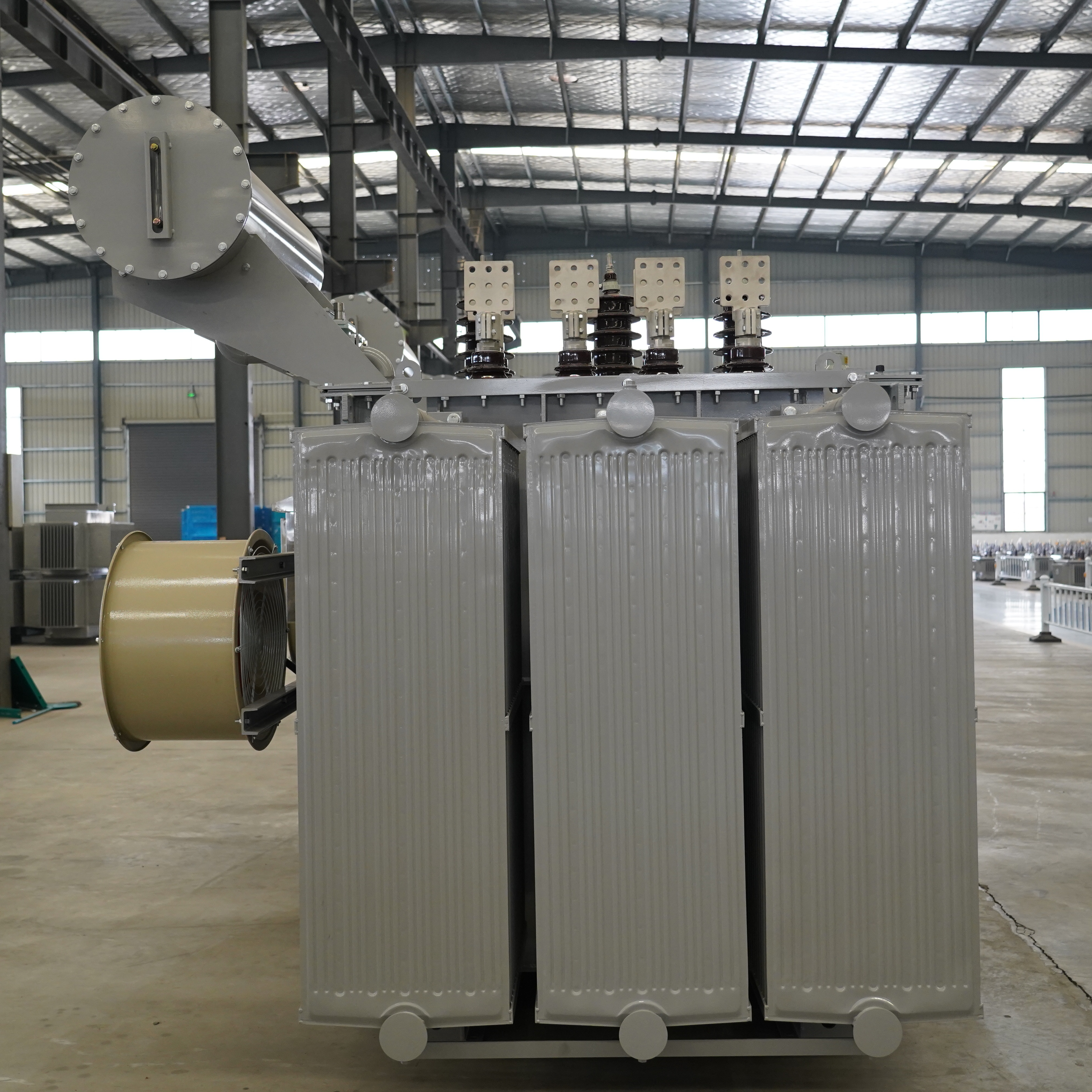 Oil-immersed transformers rated at 110 kV are suitable for large-scale infrastructure projects.